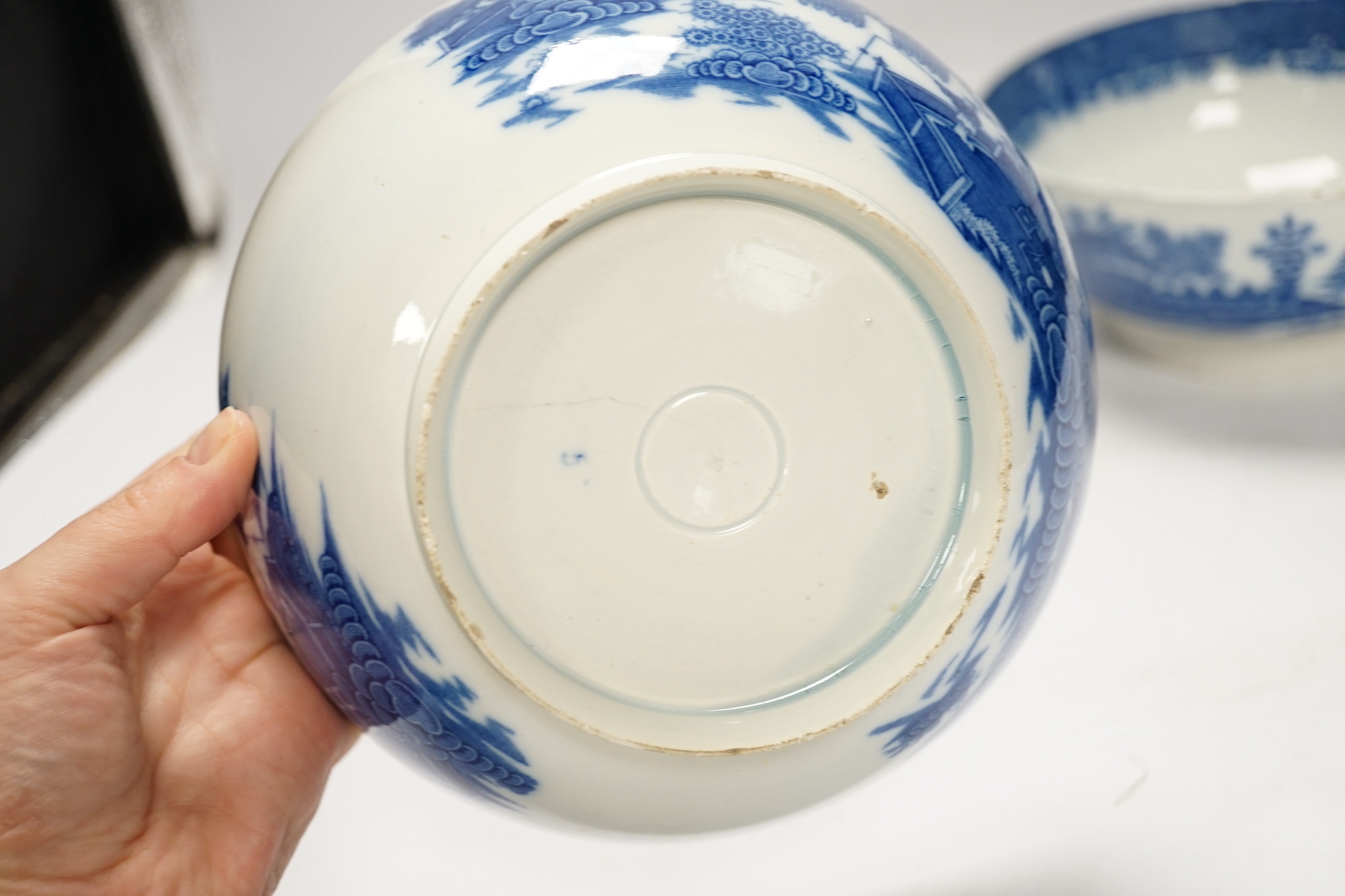 Eight Chinese plates and bowls, largest 30cm diameter